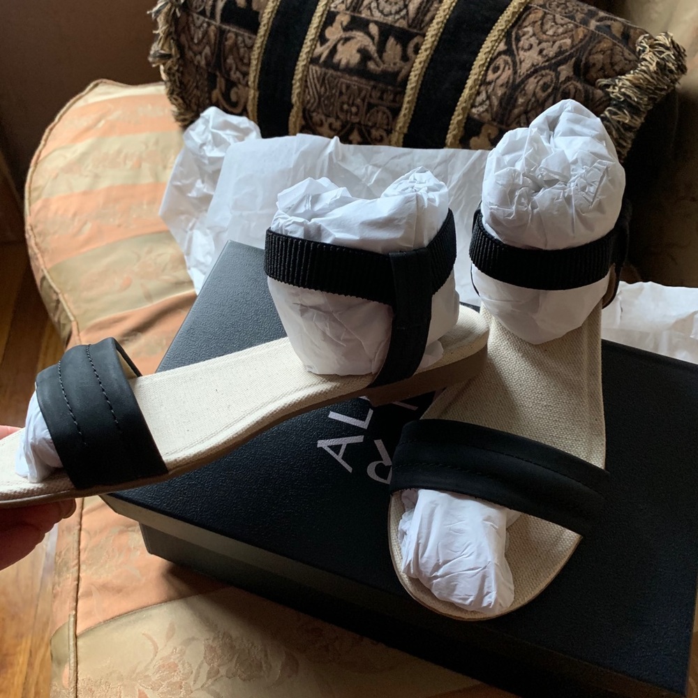 Shoes - Picture 2 of 6